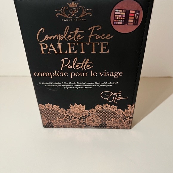 New unopened Paris Hilton makeup set with multiple colors and brushes included - Picture 5 of 6